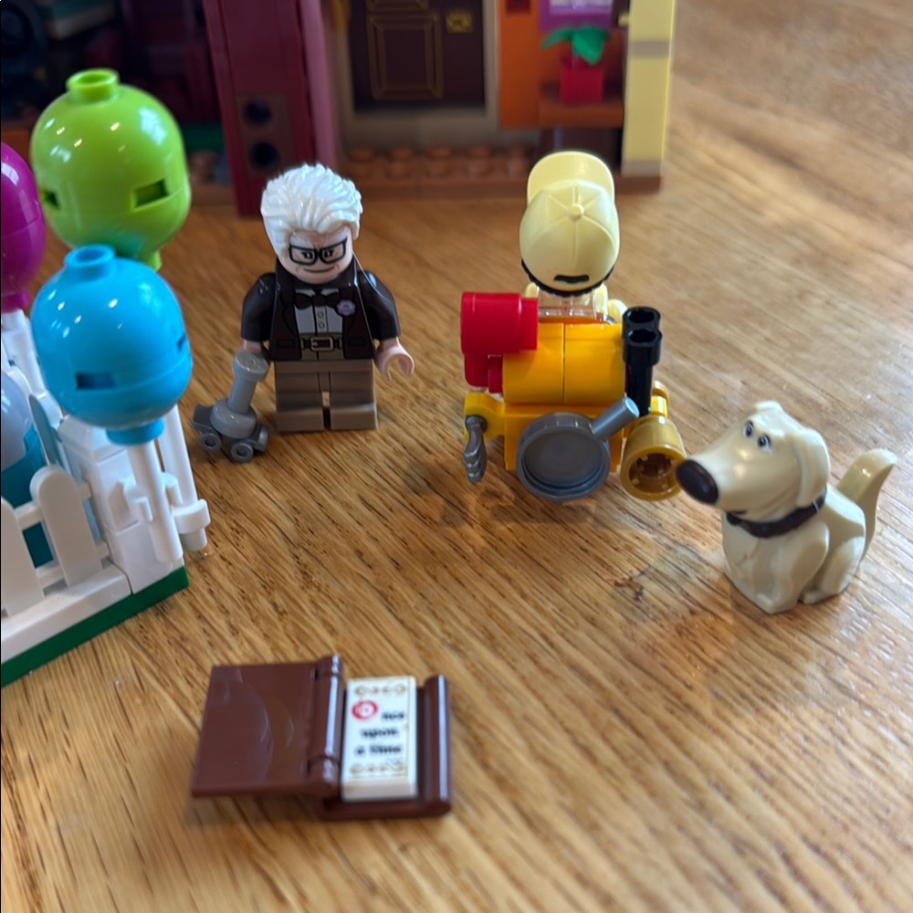 Genuine LEGO Disney UP House with Balloons Dug (Open Box) - Picture 8 of 13